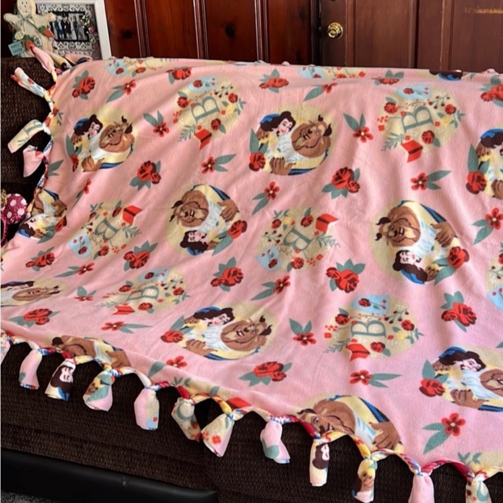💝❤️Disney Beauty and the Beast throw blanketBelle & the Beast fleece blanket💝❤️